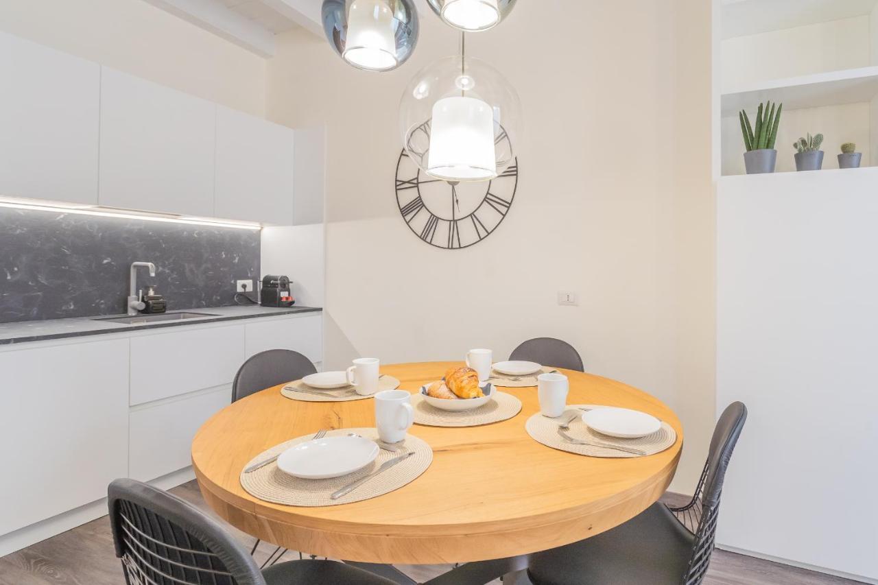 Modern & Stylish Apartment In Como City By Rent All Como Kültér fotó