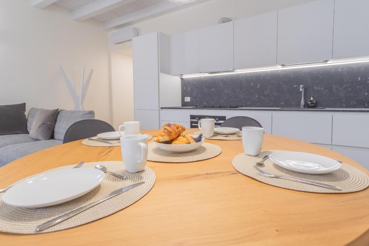 Modern & Stylish Apartment In Como City By Rent All Como Kültér fotó