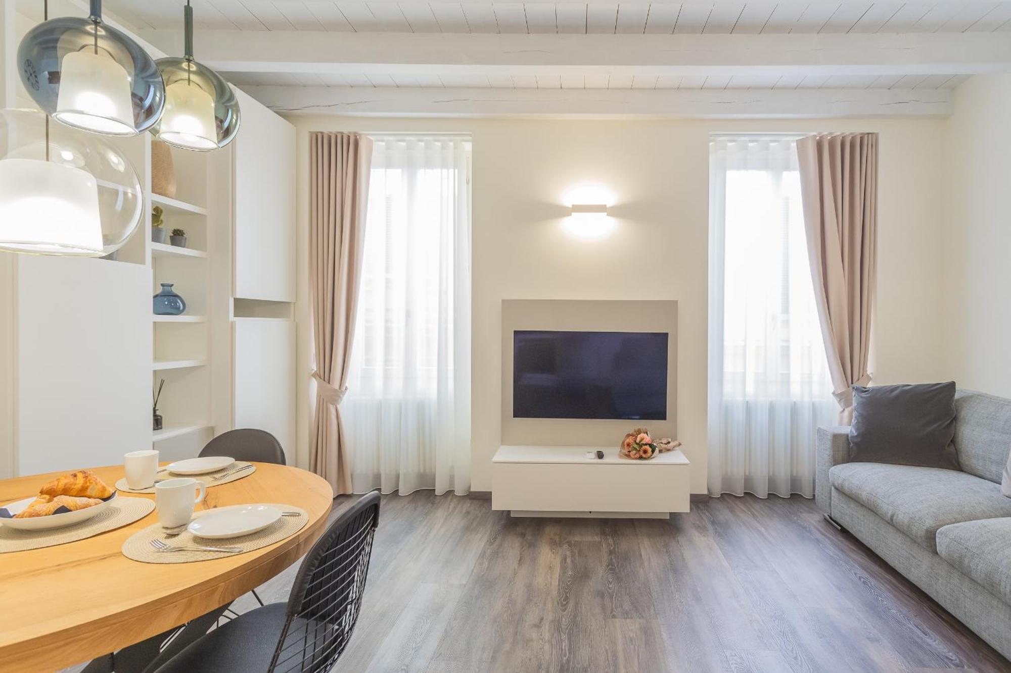 Modern & Stylish Apartment In Como City By Rent All Como Kültér fotó