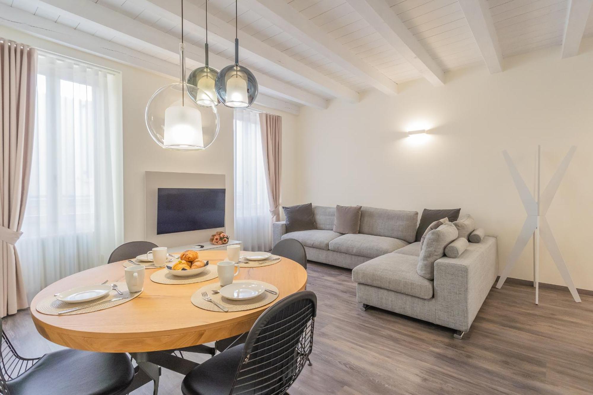 Modern & Stylish Apartment In Como City By Rent All Como Kültér fotó