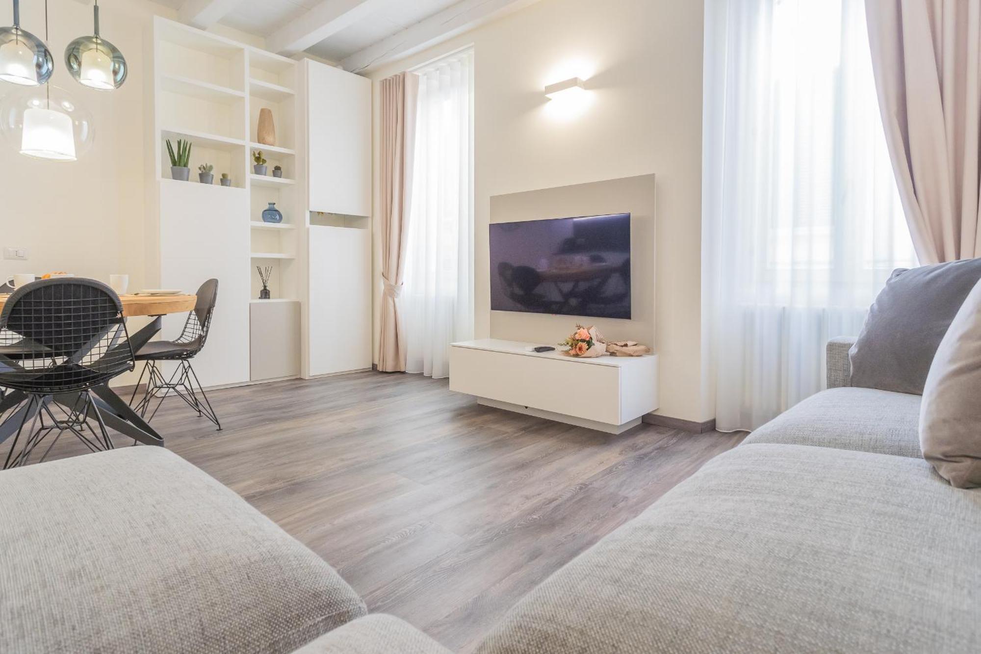 Modern & Stylish Apartment In Como City By Rent All Como Kültér fotó