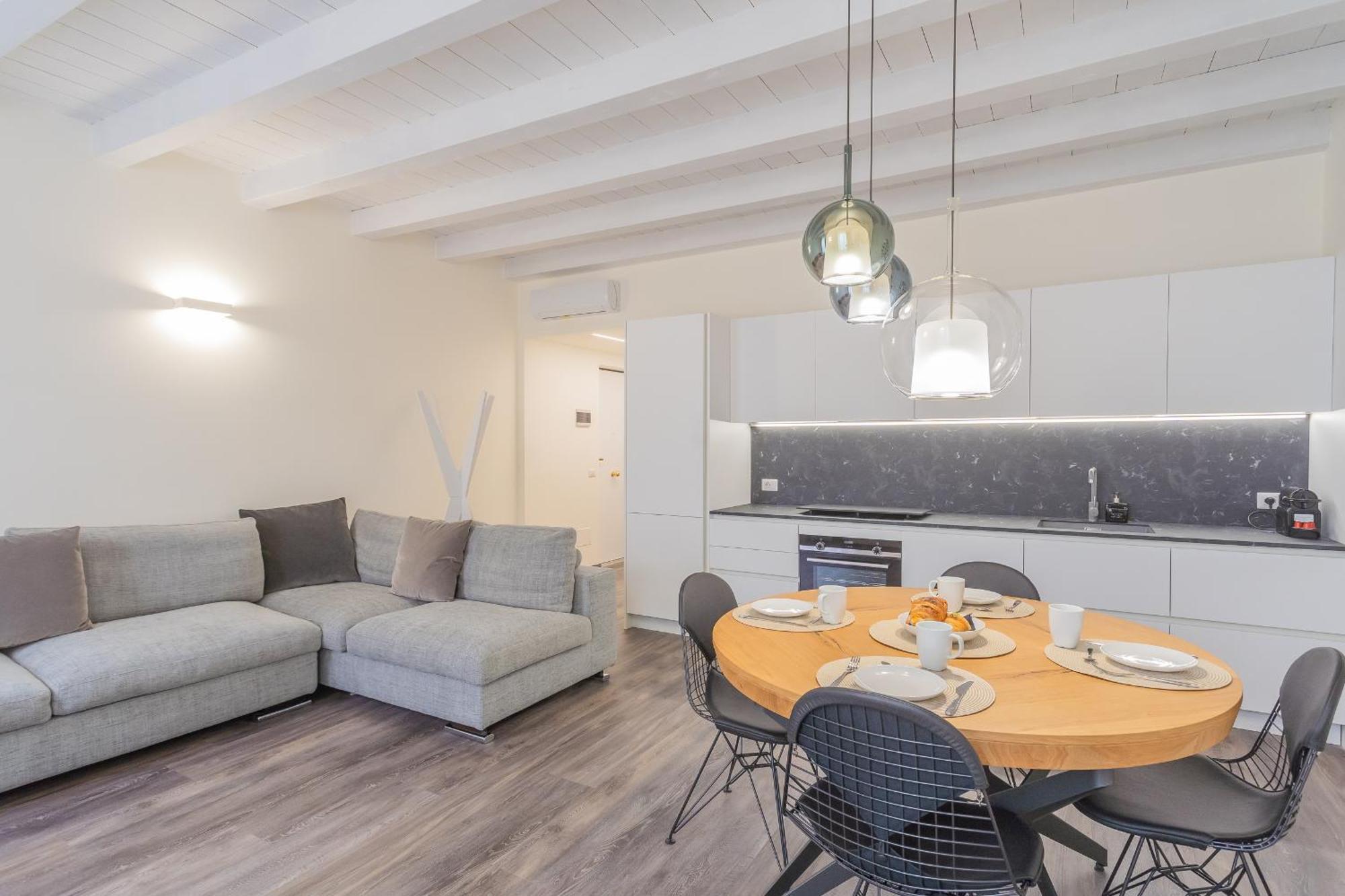 Modern & Stylish Apartment In Como City By Rent All Como Kültér fotó